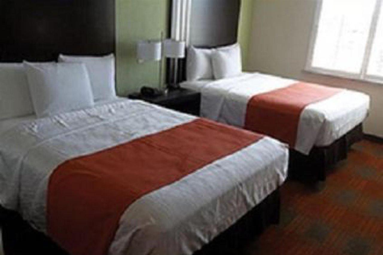Quality Inn & Suites Victoria East Exterior foto